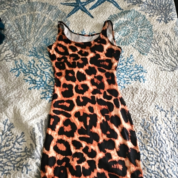 Dresses & Skirts - Leopard dress